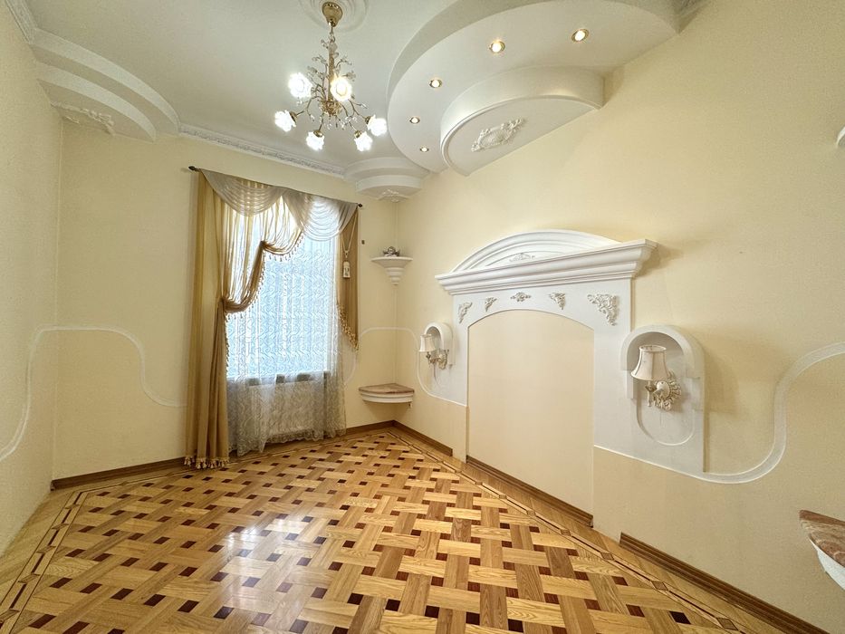 Продажа части дома в центре со своим фасадным входом