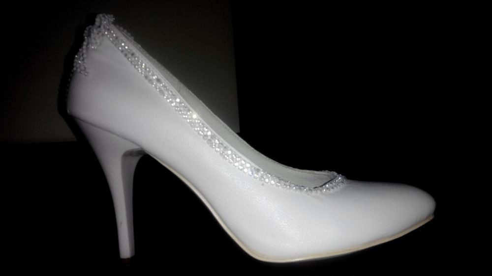 Туфлі білі жіночі