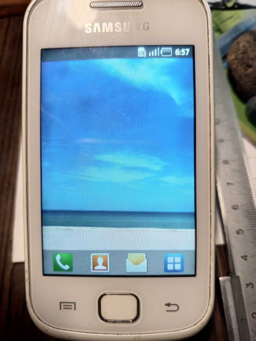 Samsung Galaxy GT-S5660 без акумулятора.