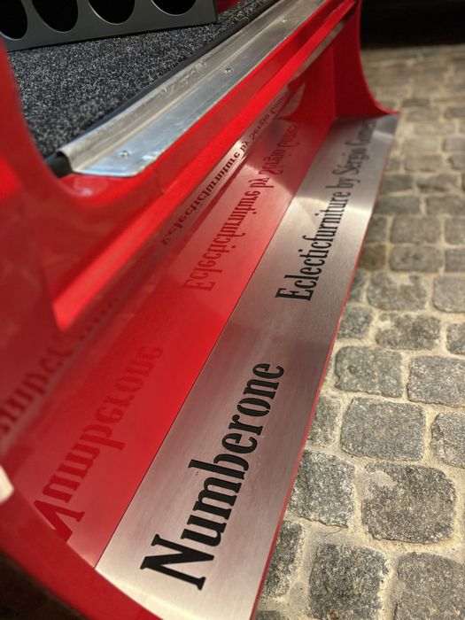 bar produzido com porta de automóvel