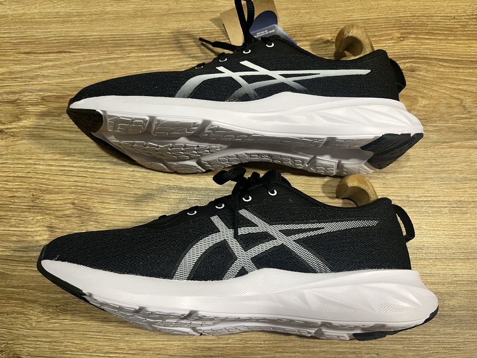Кросівки ASICS Versablast 2 Нові.  Розмір 42(26,5 см.)