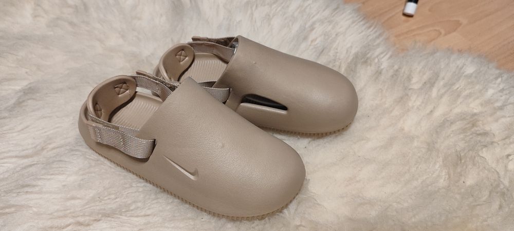 Hit chodaki  Nik klapki sandals logo R. 38/39 beż