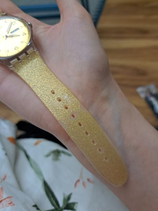 Złoty brokatowy zegarek swatch new gent