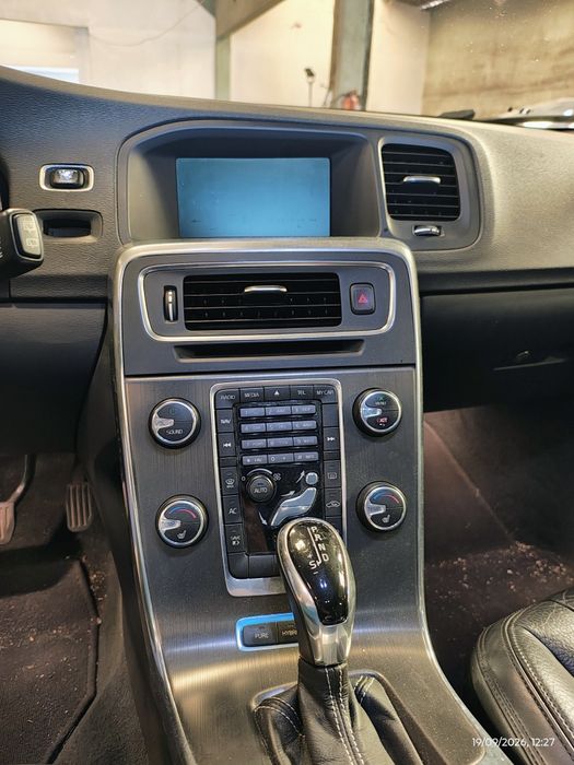 Volvo V60 D6 plugin