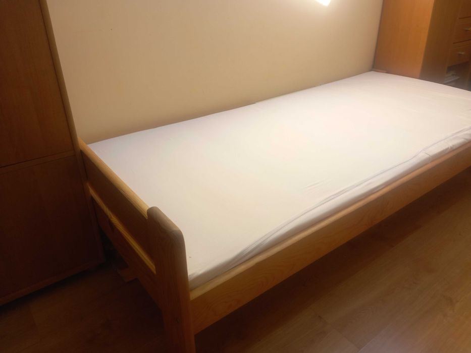 Łóżko 90×200 z materacem