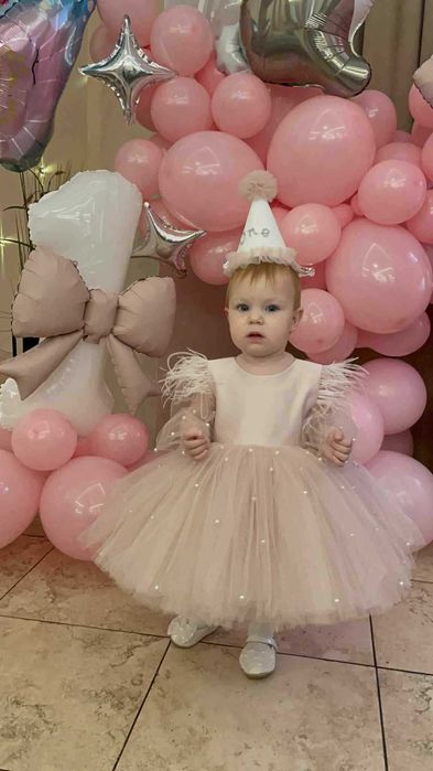 Дитяча сукня на 1 рік,туфельки і пов'язка.Ковпак віддам у подарунок