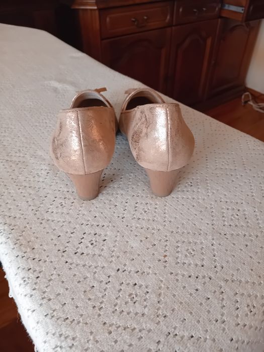 Nowe buty ze skóry naturalnej