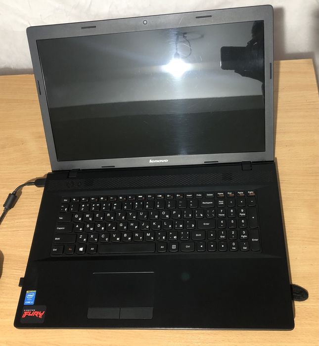 Lenovo G710  17,3” i3 4000m ssd 128gb батарея 2-3 години