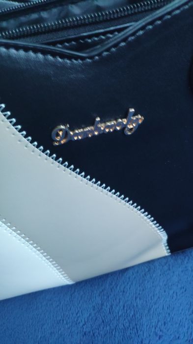 Damska torebka kuferek lub na ramię