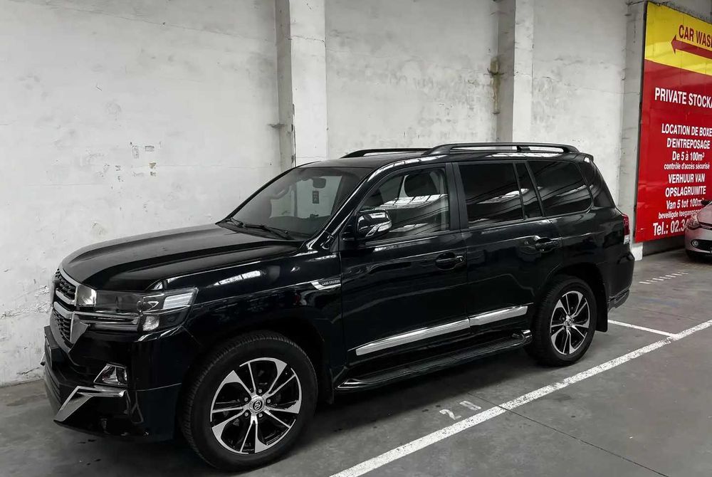 Toyota Land Cruiser 200 V8