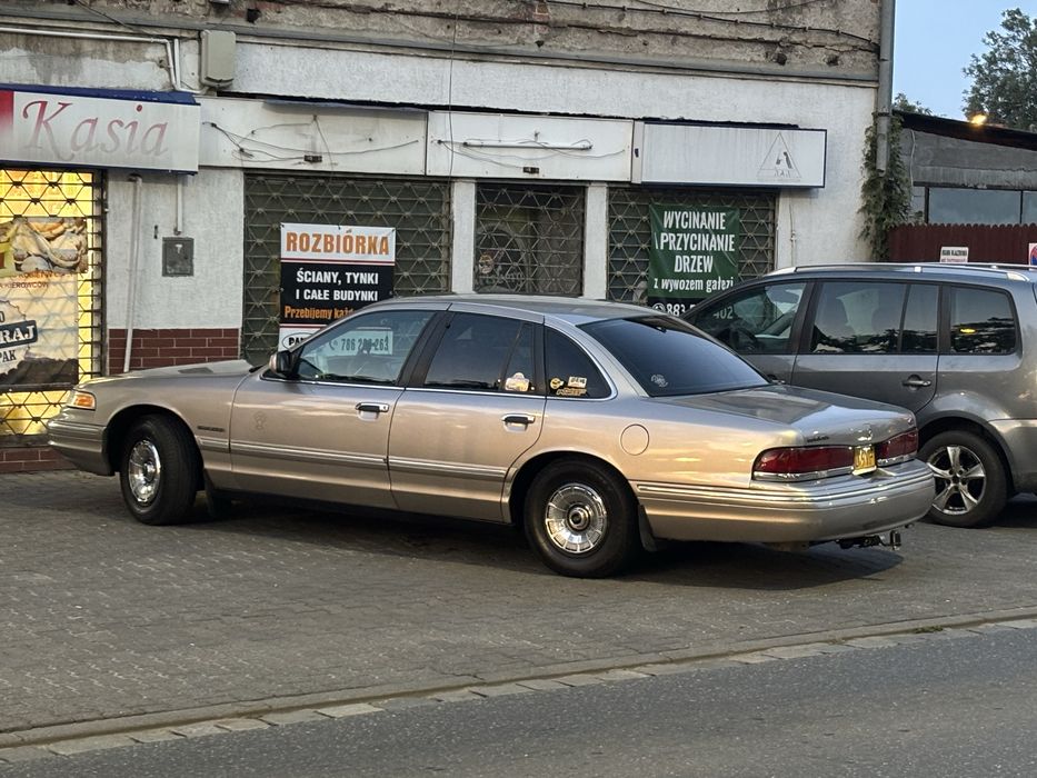 Ford Crown Vicroria