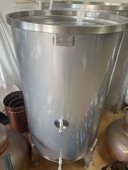 Deposito sempre cheio Inox 300 LT novo