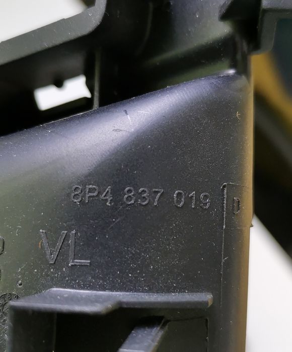 AUDI A3 8P- деталі салону: алюміній, ручки, решітки динаміків