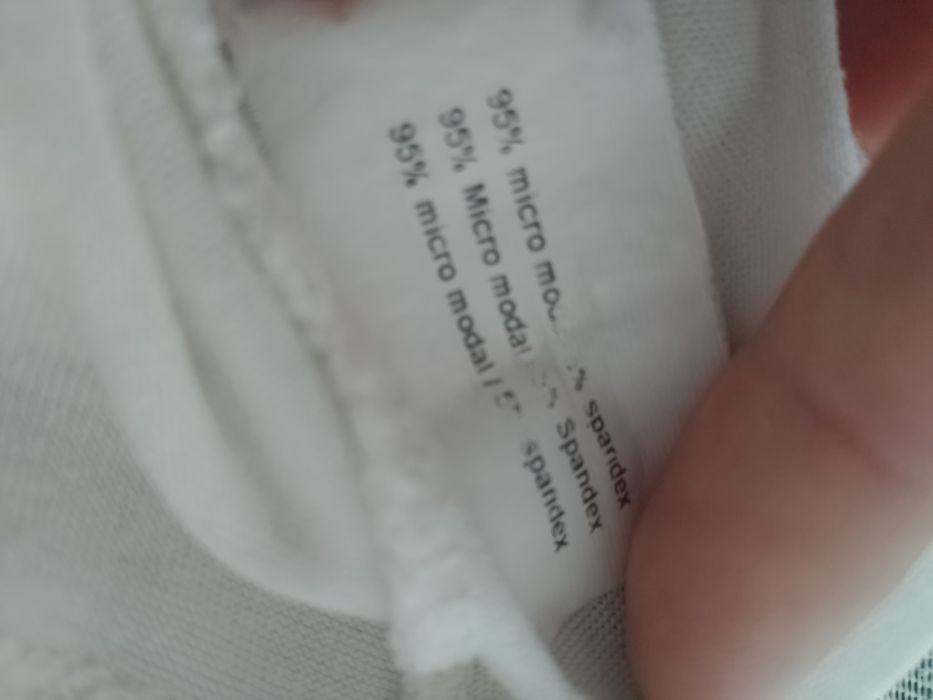 Biały top na ramiączkach STILS