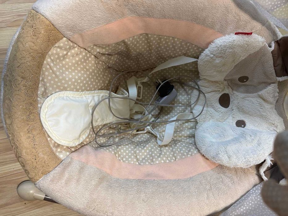 Заколисуючий центр працює від батарейок та мережі