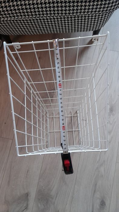 Kosz uchylny na pranie do zabudowy w szafce