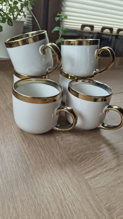 Kubki 6 sztuk  białe ze złota obwódką i uchem