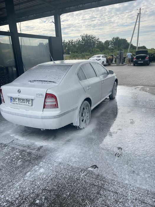 Шкода октавіа  тур.                                                  .