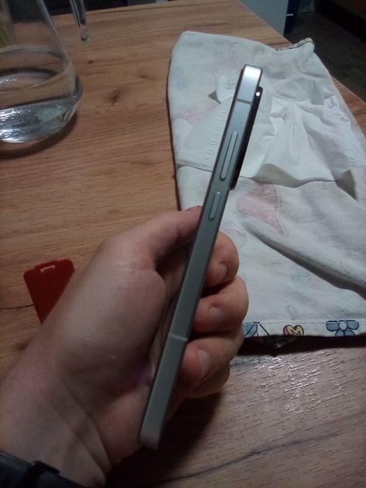 Poco  F7  12/256