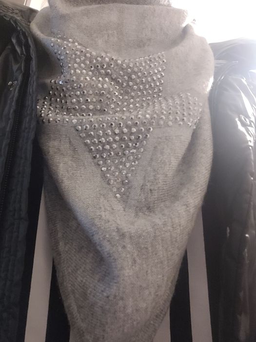 Chusta wełniana z domieszką kaszmiru firmy cassani