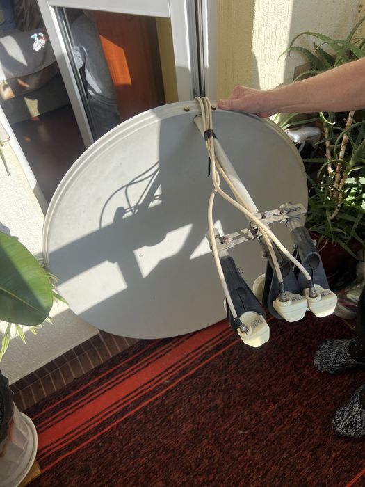 Комплект супутникового телебачення головки на два входи , тюнер , анте