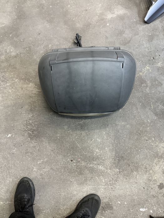 Kufer ze stelażem Piaggio Yourban 300