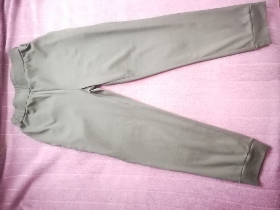 Nowe spodnie dresowe czarne ze ściągaczem treningowe