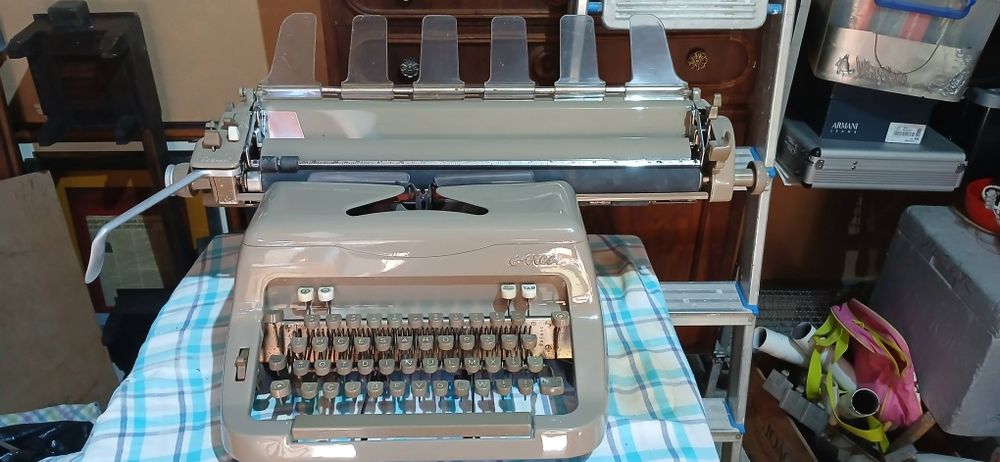 Máquina de escrever antiga