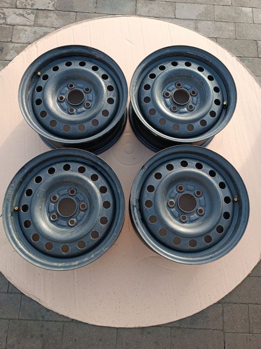 Komplet felg stalowych 5x114.3 ET40 15" Nissan