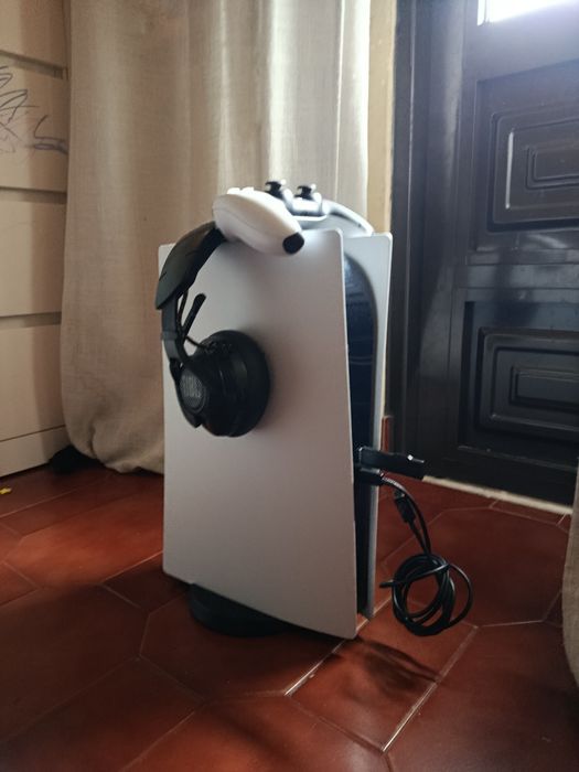 PlayStation 5 com fones JBL