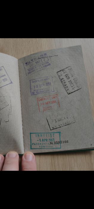 Kolekcjonerski paszport niemiecki z 1956 r