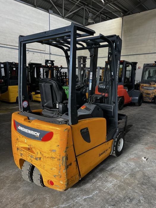 Empilhador Eletrico  1600kg