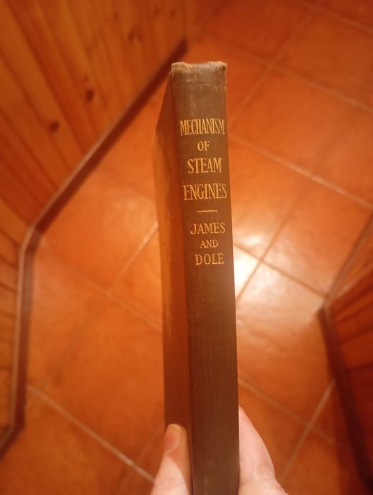 Livros antigos de diversas temáticas (estante não incluída)