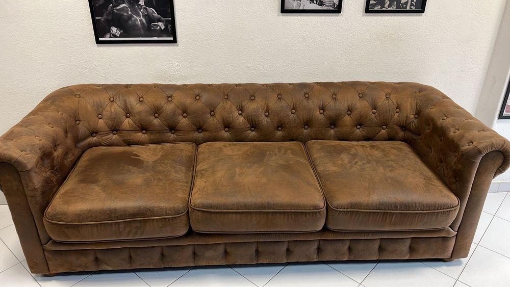 Sofá de 3 lugares CHESTERFIELD em microfibra