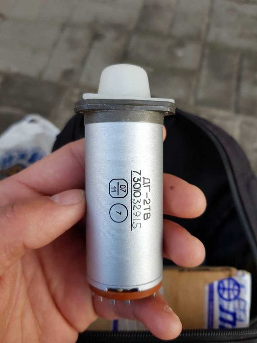 Электродвигатели. сельсины. электрощетки,