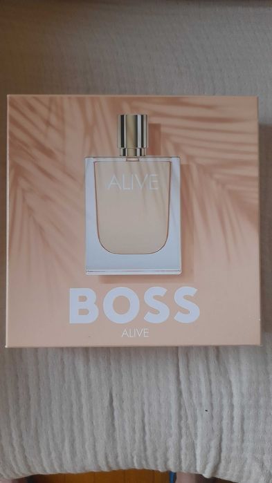 2 Perfumes Cofret H e M BOSS The Scent e Alive originais caixa novos