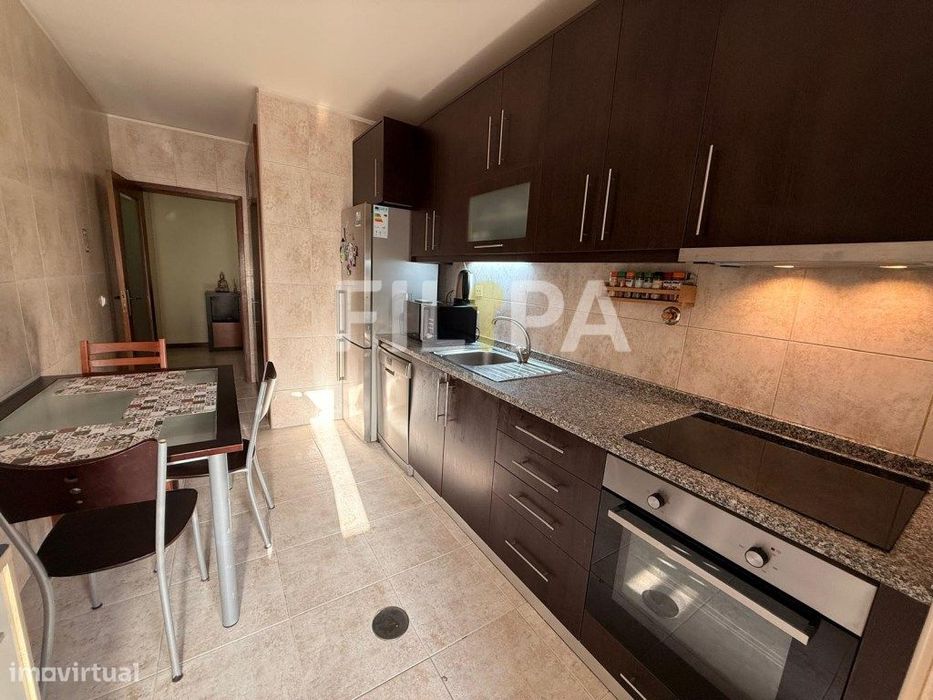 T2 no Último Andar com Varanda, Garagem e Arrumo em Valongo