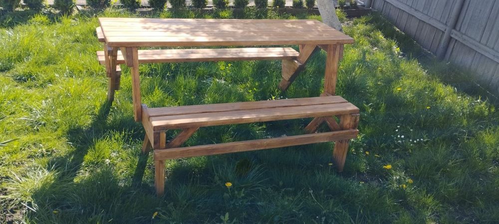 Лавочка зі столиком