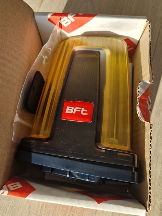 Lampa sygnalizacyjna Bft RADIUS LED BT A R1 - 24 V, z anteną