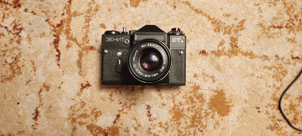 Фотоаппарат зенит-ет и вспышка