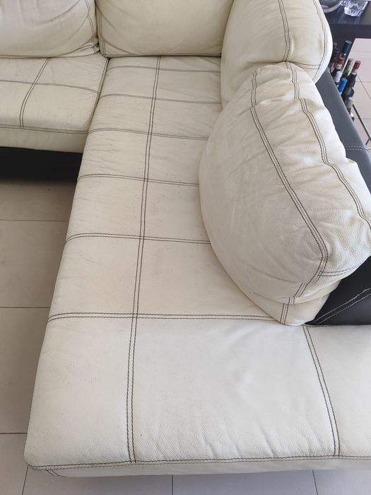 Sofá chaise long em pele. Sofá de grande dimensão