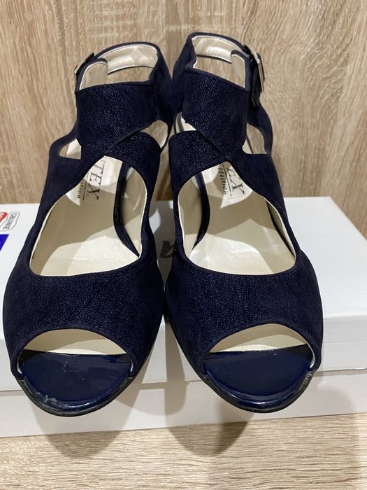 Buty na obcasie  r.39