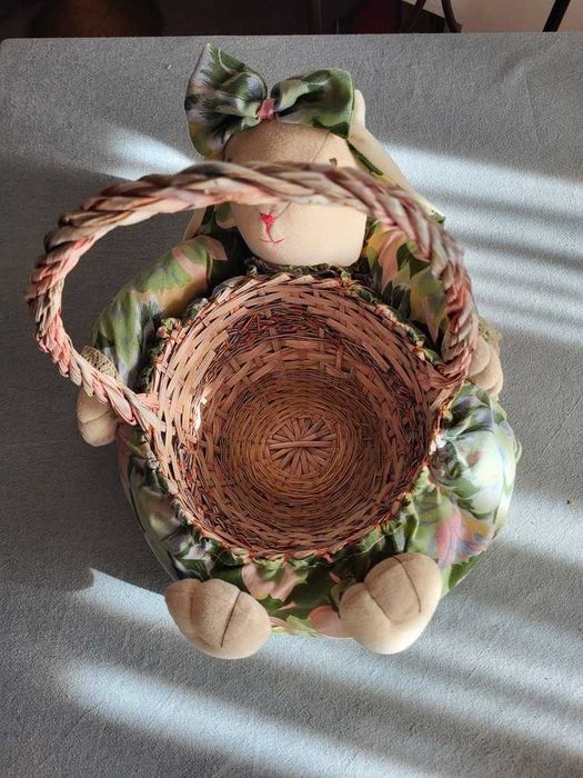 Cesta em Verga e Boneca