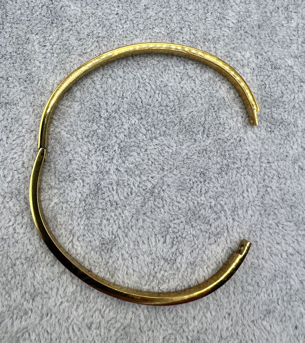 Pulseira Rígida em Aço Inoxidável Banhada a Ouro 18K