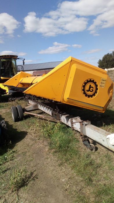 Комбайн New Holland TC5.90