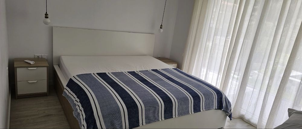 Cama e mesas cabeceira ikea em excelente estado