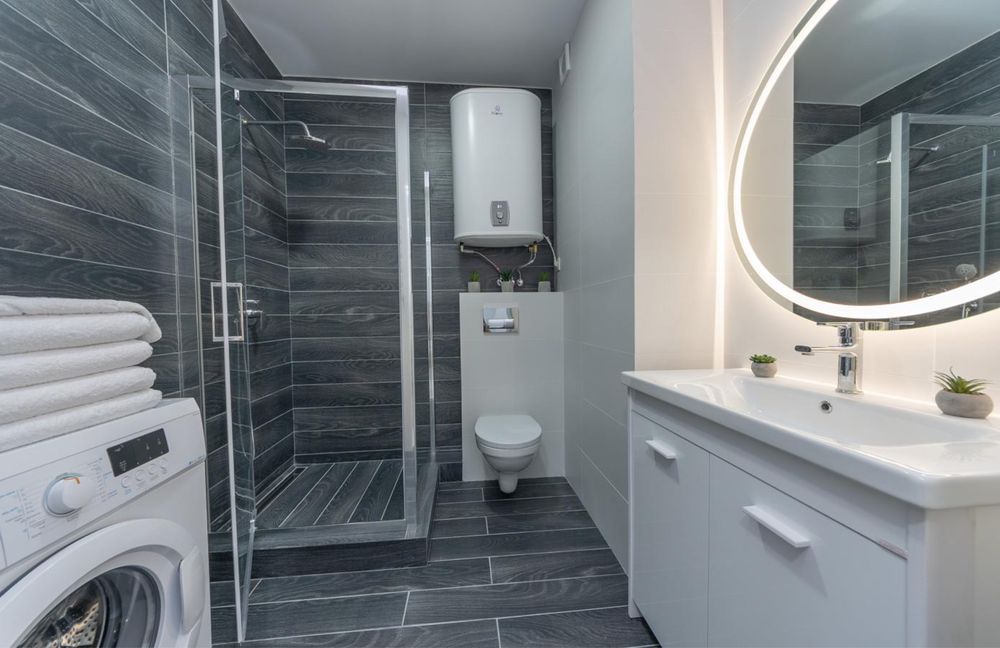 Подобово, за 5 хв. від метро, затишна студія, у будинку з Генератором.