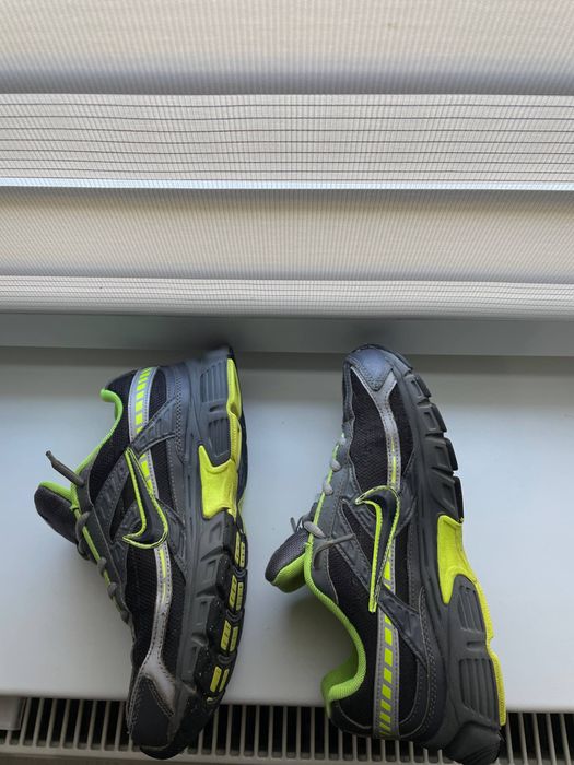 Продам кросівки Nike initiator
