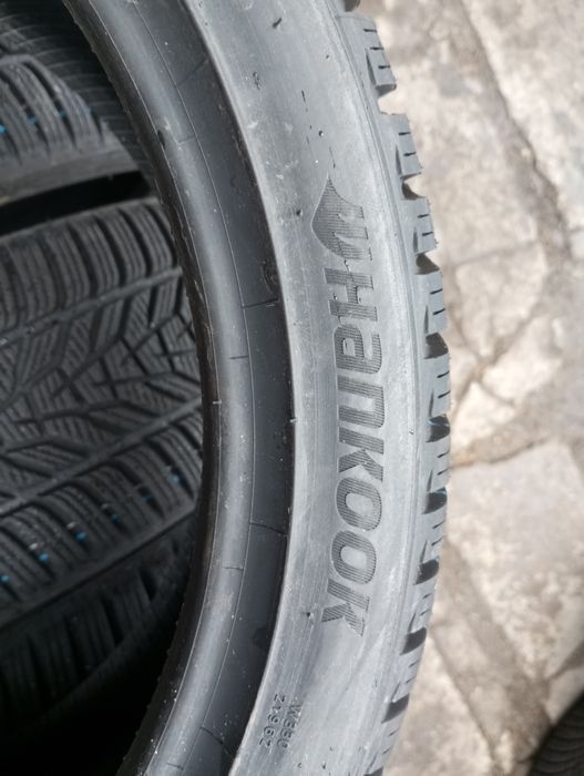 Sprzedam nowe opony zdjęte z nowego samochodu 225/40 r18 Hankook