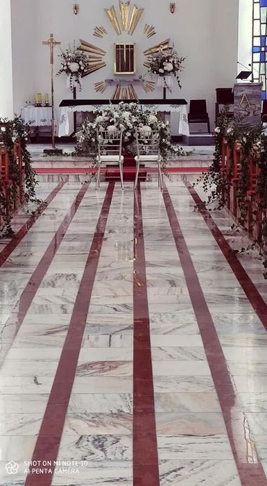 Dekoracja kwiatowa kościoła / dekoracja ślubna